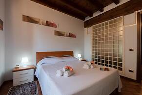 Laura - Center Sal - Child Friendly