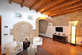 Laura - Center Sal - Child Friendly