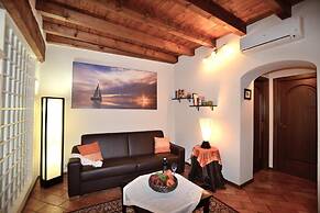 Laura - Center Sal - Child Friendly