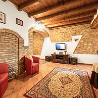 Laura - Center Sal - Child Friendly