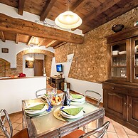 Laura - Center Sal - Child Friendly