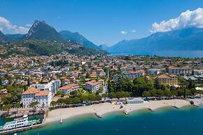 Laura - Center Sal - Child Friendly