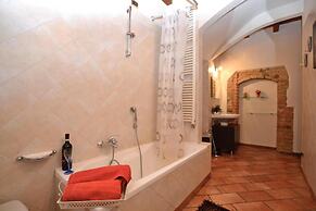 Laura - Center Sal - Child Friendly