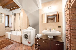 Laura - Center Sal - Child Friendly