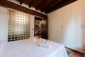 Laura - Center Sal - Child Friendly