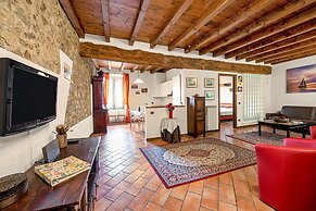 Laura - Center Sal - Child Friendly