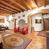 Laura - Center Sal - Child Friendly