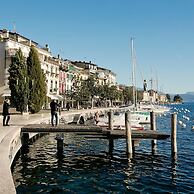 Laura - Center Sal - Child Friendly