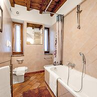 Laura - Center Sal - Child Friendly