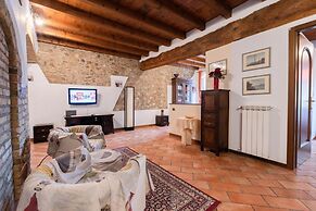 Laura - Center Sal - Child Friendly