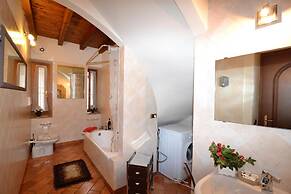 Laura - Center Sal - Child Friendly