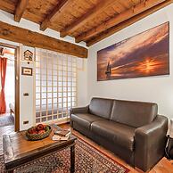 Laura - Center Sal - Child Friendly