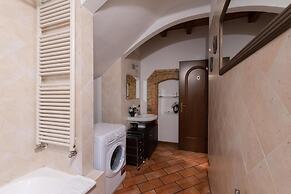 Laura - Center Sal - Child Friendly