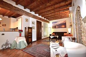 Laura - Center Sal - Child Friendly