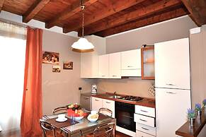 Laura - Center Sal - Child Friendly