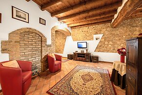 Laura - Center Sal - Child Friendly