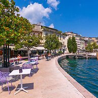 Laura - Center Sal - Child Friendly