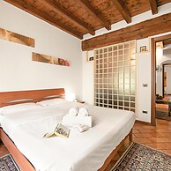 Laura - Center Sal - Child Friendly