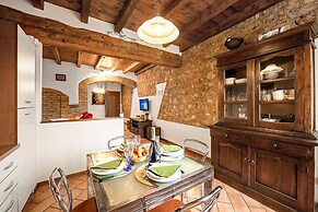 Laura - Center Sal - Child Friendly