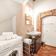 Laura - Center Sal - Child Friendly