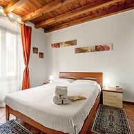 Laura - Center Sal - Child Friendly