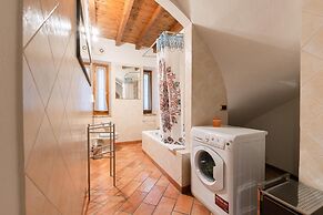 Laura - Center Sal - Child Friendly