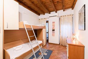 Laura - Center Sal - Child Friendly