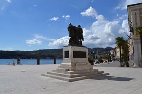 Laura - Center Sal - Child Friendly