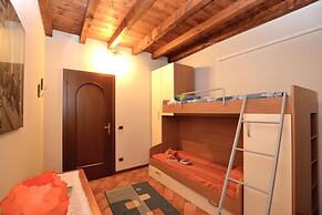 Laura - Center Sal - Child Friendly