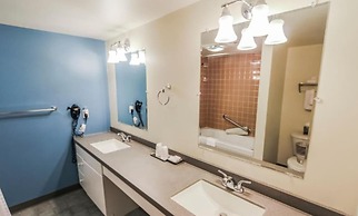 Oceancliff Resort I & II