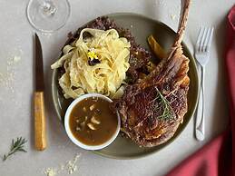 Alisson Hotel & Restaurant