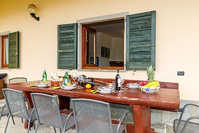 Oasi di Castelveccana Apt Pool and View