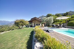 Oasi di Castelveccana Apt Pool and View