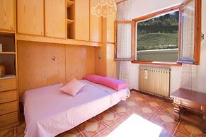 Oasi di Castelveccana Apt Pool and View