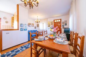 Oasi di Castelveccana Apt Pool and View