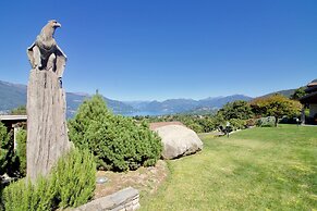 Oasi di Castelveccana Apt Pool and View