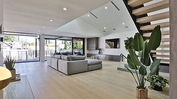Spacious 5 Bedroom West Hollywood Home with Pool