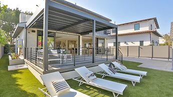 Spacious 5 Bedroom West Hollywood Home with Pool