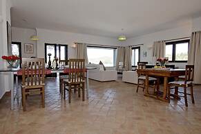 Villa Eiras Altas by Portucasa