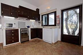 Villa Eiras Altas by Portucasa