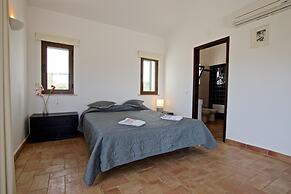 Villa Eiras Altas by Portucasa