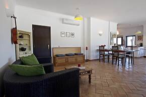 Villa Eiras Altas by Portucasa