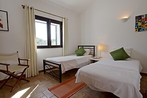 Villa Eiras Altas by Portucasa