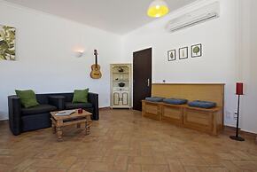 Villa Eiras Altas by Portucasa