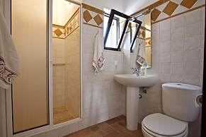 Villa Eiras Altas by Portucasa