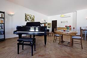 Villa Eiras Altas by Portucasa