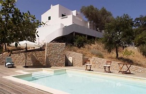 Villa Eiras Altas by Portucasa