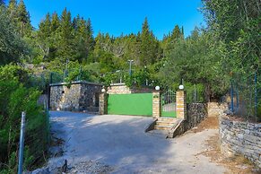 Villa Sevi in Loggos