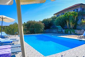 Antigoni Villa Ena in Longos