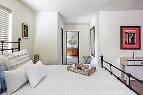 Starlit Desert Retreat